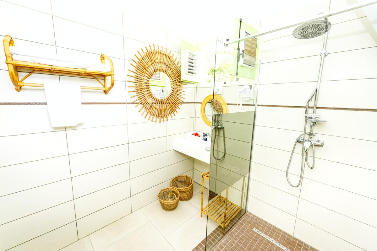 15.Location villa piscine Marie Galante Guadeloupe_Salle de douche
